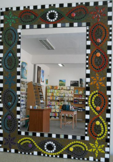 Infinite; Mosaic, 60x80 cm (oglinda 35x55 cm), suport MDF 16 mm grosime, chit gri inchis (negru)
PRET: 1.000 LEI

