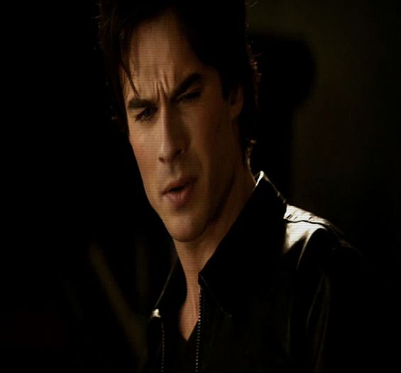 #► Nu te mai juca cu patu ca mai ametit...|o tine strans in brate|