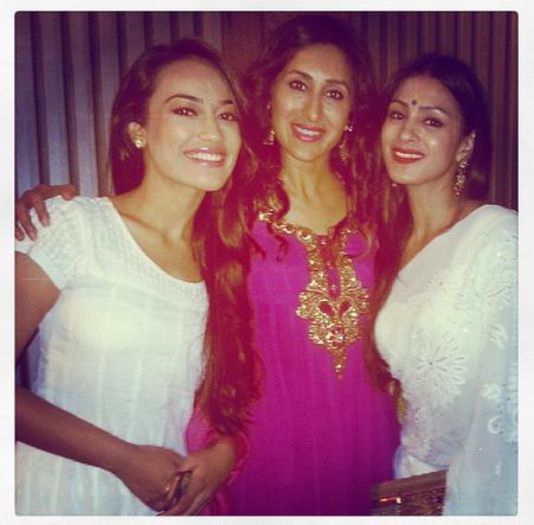 B0xJgpTCIAA_FA8 - 15-Sanam Ahmed Khan