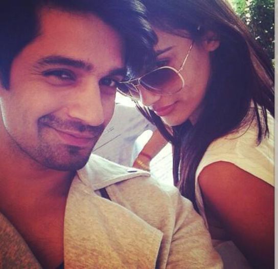 Bzh4IceCQAA52LR - 15-Surbhi Jyoti