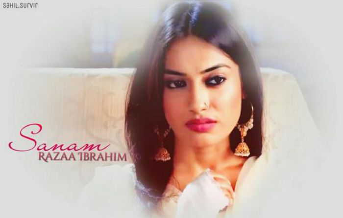BzWfYeYIIAEcjt1 - 15-Surbhi Jyoti