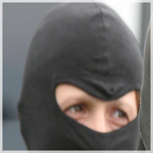 █ ▄→ -adda era legată în portbagaj şi conduce până la o cabană la ieşirea din oraş-cl- - Epii 17 _ Light them up