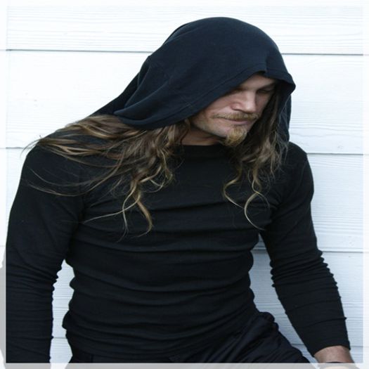 █ ▄→ -aude că îi sună telefonul şi i-l ia de acolo-o încuie la loc şi lasă telefonul pe masă să sune