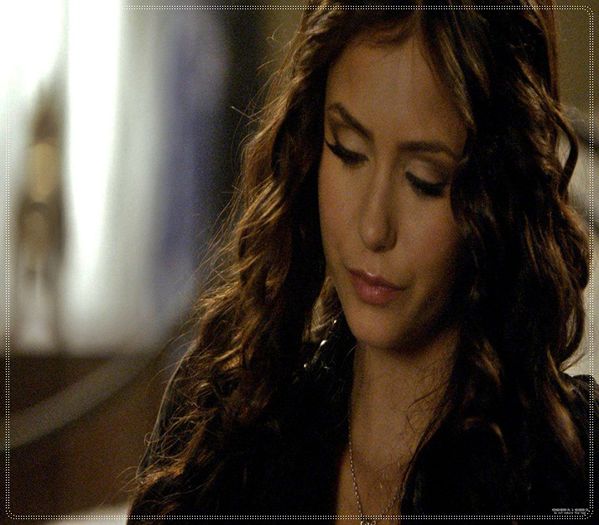 》*isi scoate tableta si se uita pe news-feed-ul facebook-ului; da like-uri idk*