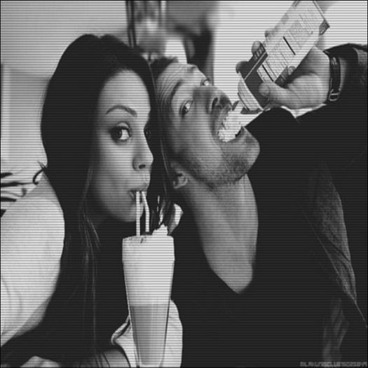 ;. Dwa, normal ;X =))). -se aruncă pe canapea-. #Adda.