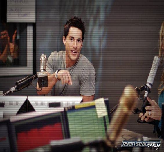 #► |o saruta la fel;;o pune cu mainile ei alea 2 pe care le are sa`i [cl] - here - episode 34 - done