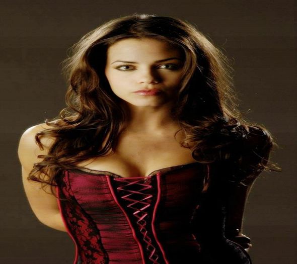 》clk *isi incruciseaza picioarele in jurul lui si-l tine de gat; il saruta - here - episode 34 - done