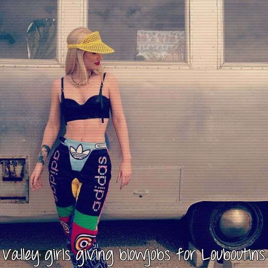 ➹̶т̶є̶є̶η̶α̶g̶є̶я̶υ̶η̶α̶ω̶α̶уϟ *îi dă o pereche de ochelari* #harry