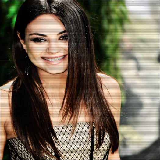 ;. -mai ia o gură-. Stai, tu iar vrei să mă îmbeți, ca să mă rezolvi ? :) =)))). #Harry.