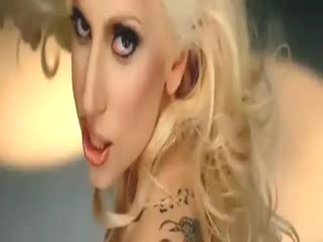 Beyonce_Videophone-73