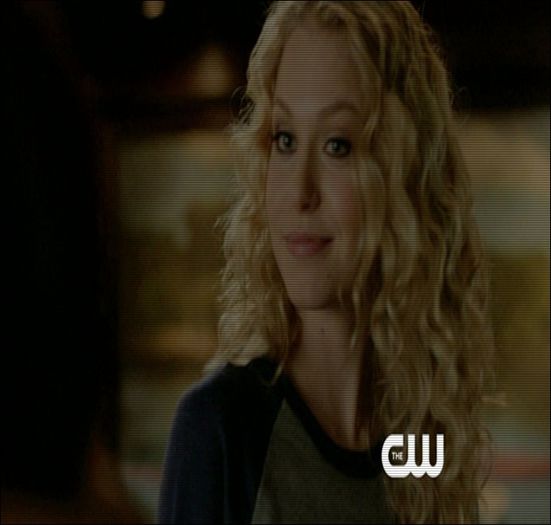 ;. -bufnește în râs și se uită la tavan-.