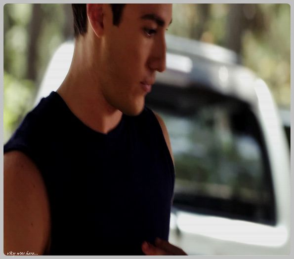 #► Bine...;) |o ia in brate si merge cu ea in camera la el|