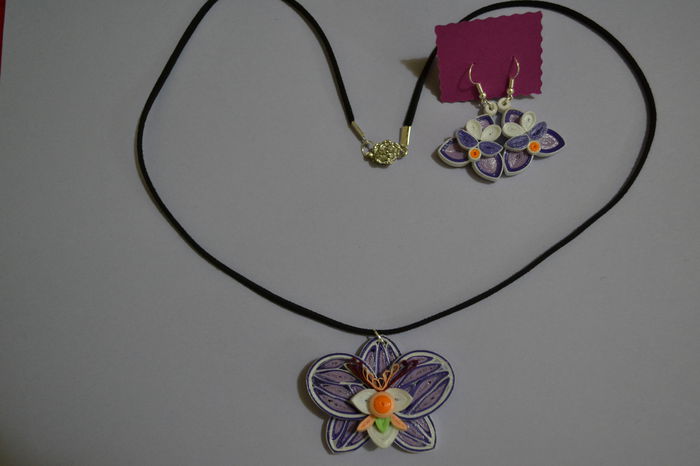 20; Set bijuterii Quilling, lacuit pentru rezistenta. Pret: 30 lei
