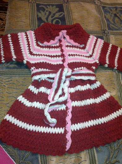 Pardesiu gros crosetat pentru 5-6 ani - Crosetate la comanda 2014-2015