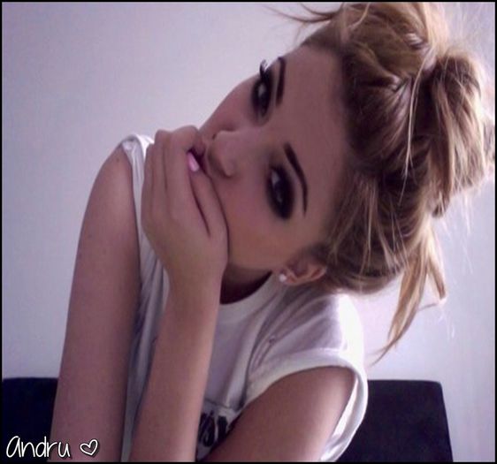 △▼ ❥ : * se holbește la ei și mănâncă bomboane * - Epii 18 _ All through the night
