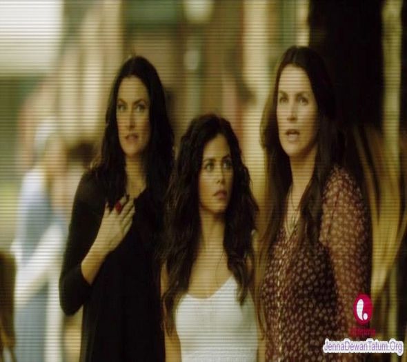 》*isi scoate tableta si se joaca*=)))