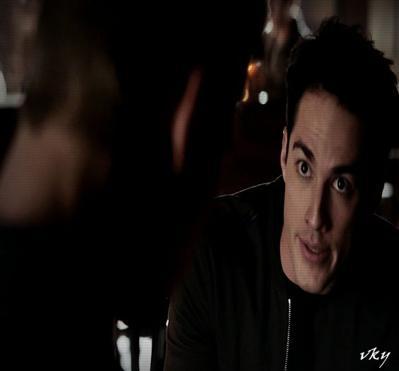 #► Daca nu vrei sa spui, asta e...#l + Aici ai dreptate...#f|rade;;se ridica de pe canapea|