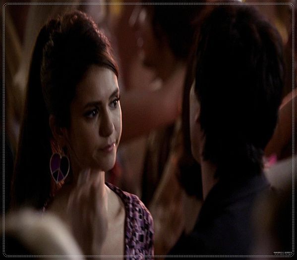 》clk *nu reactioneaza, se da mai in fatza, mai departe de el=))))*#Tyler Bine atunci,; *se uita in gentuta cu oje* Roz, portocalii, albastre sau verzi?=)))#Anna
