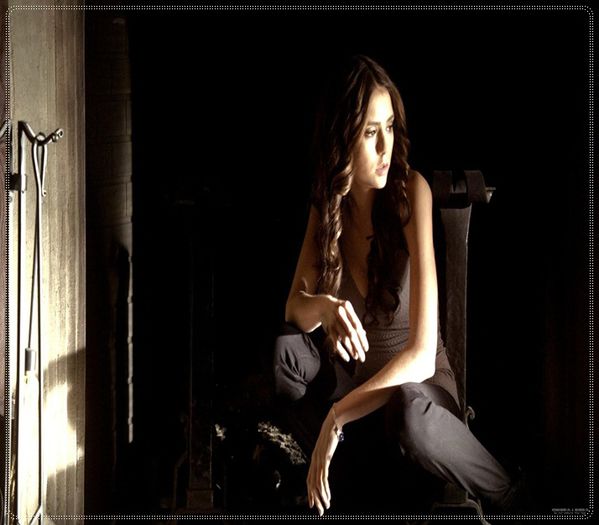 》clk *o vede si se tranteste langa ea si o gadila ca sa-si intoarca privirea; spre ea* Ahaaaaaaa, deci razi :-w =)))))));3
