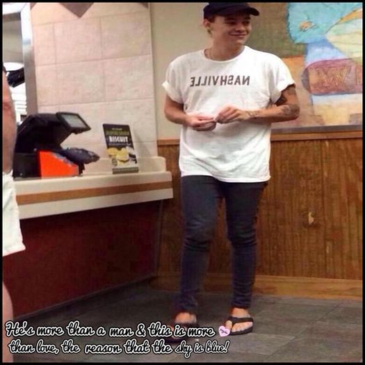 - # rade. pai daca am la ce sa ma uit. # miles. oh, imi pare rau.. # foxx.