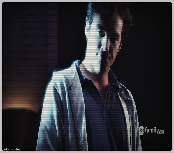 - Trebuia sa ma gandesc la asta inainte sa`ti spun... |rade| [cl]; Si nu`i problema, a`si fi dormit aici pe canapea...
