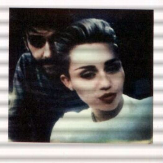 ➹̶т̶є̶є̶η̶α̶g̶є̶я̶υ̶η̶α̶ω̶α̶уϟ foarte bine, tu ? :3 *bea din sticlă*