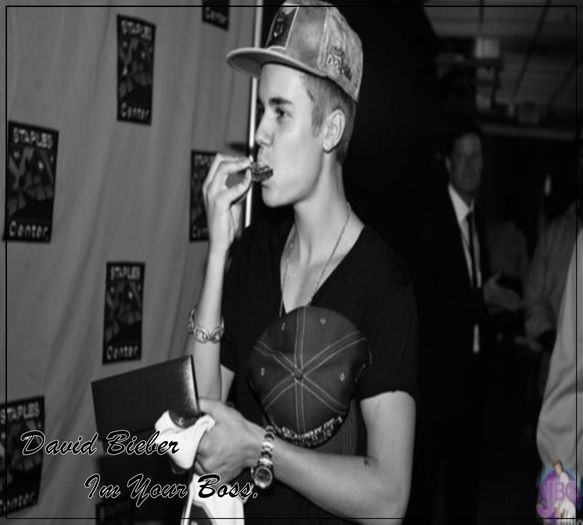 ┆❥. [zambeste in coltul gurii; o lipeste usor de perete si o saruta iar]