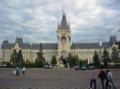 120px-Iasi_cultural_palace[1]