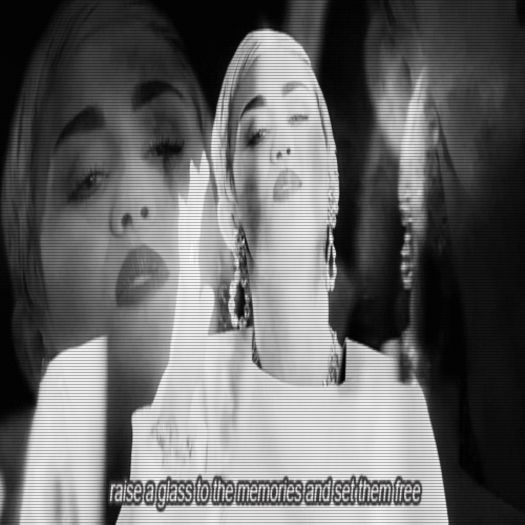 - *isi plimba varfurile degetelor pe bratul lui* ughh, babe.CL - Epii 19 _ Bloodstream
