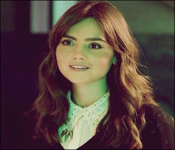 nu am venit pentru el. *pufneşte şi pune cana pe măsuţă*