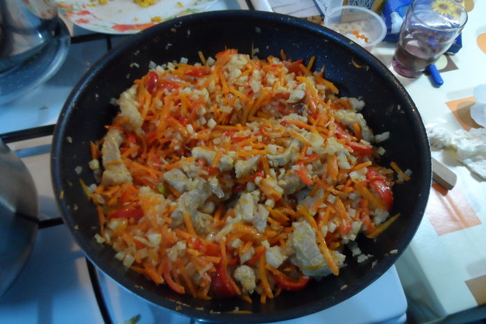 Mancare asiatica preparata in wok, delicioasa!