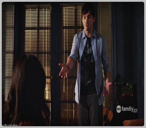 - |aduce multe animale de la zoo in caldire;;se urca pe bar si se uita la ele|