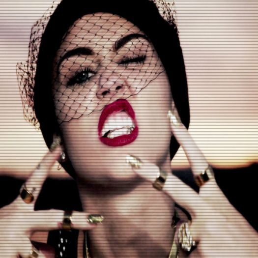 ➹̶т̶є̶є̶η̶α̶g̶є̶я̶υ̶η̶α̶ω̶α̶уϟ Atunci o să stăm neștiind niciuna.