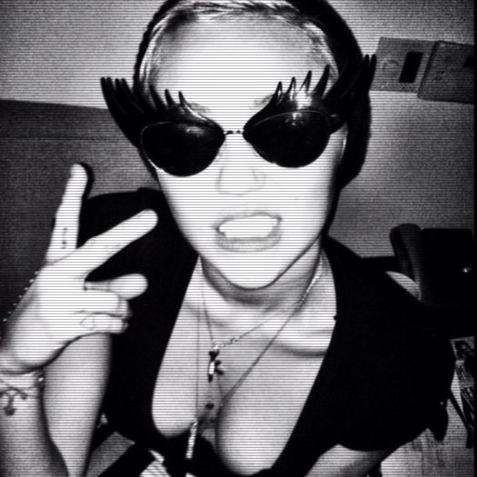 ➹̶т̶є̶є̶η̶α̶g̶є̶я̶υ̶η̶α̶ω̶α̶уϟ FB #peppz ; well, mușcă-mă că oricum nu mă doare :p #hazz