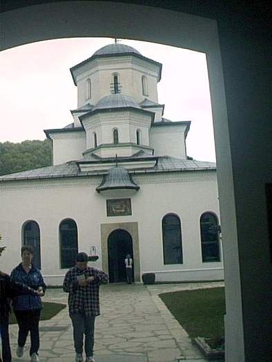 21apr006 - Manastirea Tismana