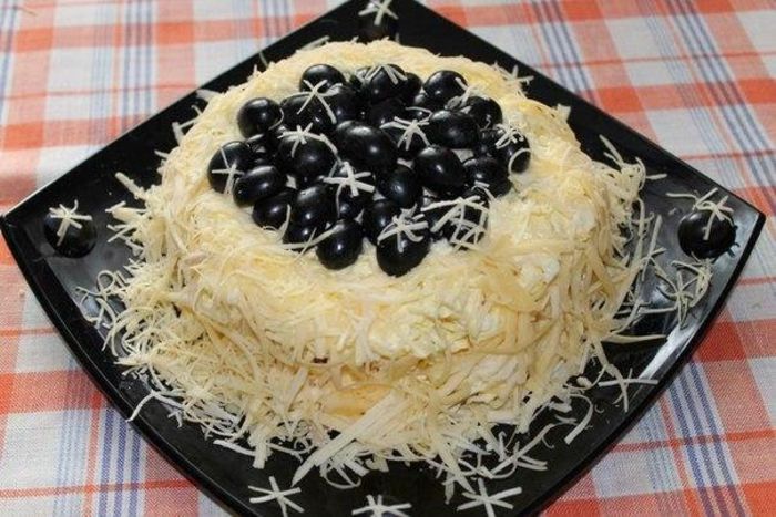 Salata Prima zapada - Idei de aranjare a platourilor pentru  mese festive si ocazii speciale
