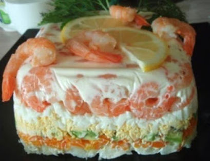 Salata cu creveti - Idei de aranjare a platourilor pentru  mese festive si ocazii speciale