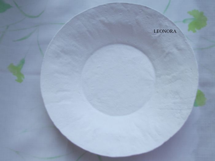 papier mache dupa dat cu  grund