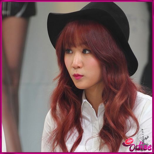 |se uita la cladirea din fata sa| Asta nu e casa mea. o.o