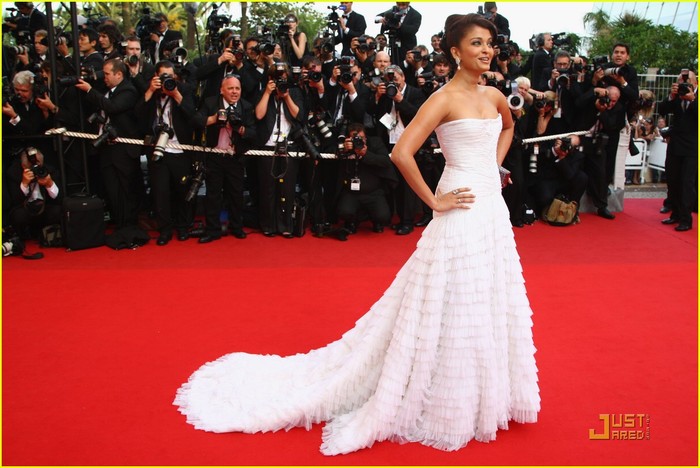 aishwarya-rai-cannes 11 - ConcursSuperSurprizezz 1