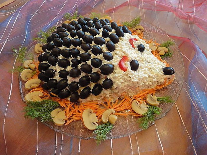 Salata arici - Idei de aranjare a platourilor pentru  mese festive si ocazii speciale