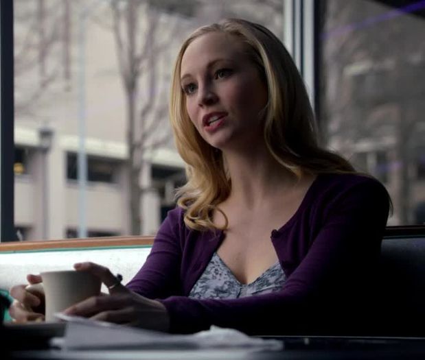 ᵔᴥᵔ -- *Se uită pe pereţi*