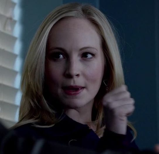 ᵔᴥᵔ -- Mă uit pe pereţi :)) #Hayley. Dadaaa! Ce să vă zic.. :)) #Cupluleţ