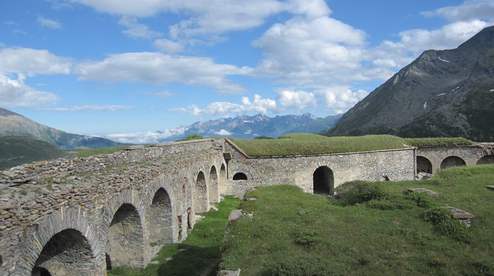 Fort de Variselle; Candva aici la subsol Napoleon isi caza armata sa..
