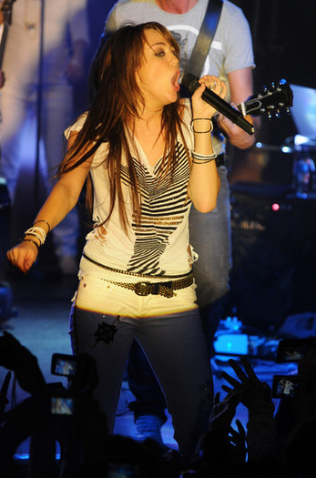  - Miley in concert