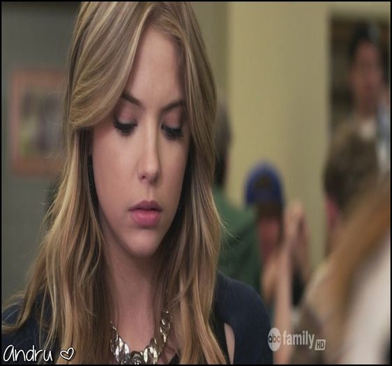 △▼ ❥ : * îi urmărește cu privirea apoi își scoate telefonul și vorbește prin mesaje * [cl - Epii 20 _ Never let me go