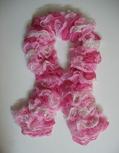 esarfa-din-fir-sashay-boutique-tutu; Esarfa tricotata realizata din fir Sashay Boutique  - 97% acril, 3% poliester
