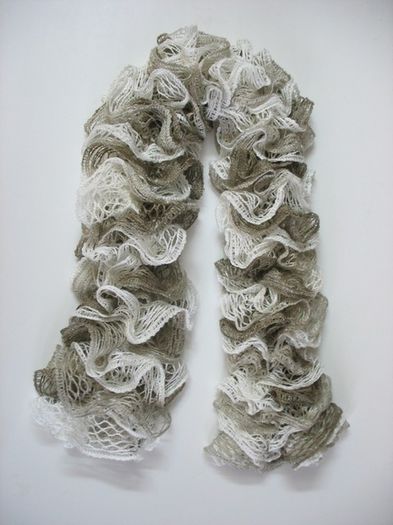 esarfa-tricotata-din-fir-frilly bej - Handmade - oferta esarfe tricotate manual