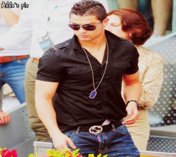 ;; clk Ohh, brunetico ;o3 long time no see *se duce spre ea* Pai cu fotbalul - Epii 20 _ Never let me go