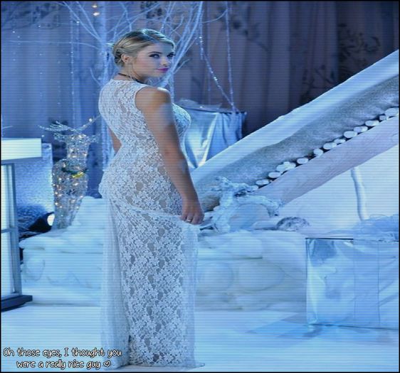 △▼ ❥ : Dar tu de ce te-ai trezit așa târziu ? O.O :)) @Michelle . Neața ;3 Dacă o fi dimineață [cl; =)) @Adda . Cmf voi? ;&lt;
